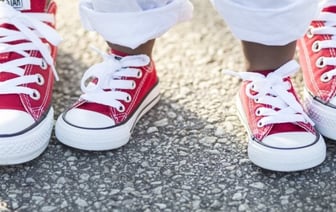 Может ли мама изменить фамилию ребёнка без согласия отца?