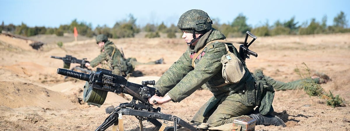 «Без этого невозможно» — Лукашенко предложил выпускать в Беларуси гранатометы и пулеметы