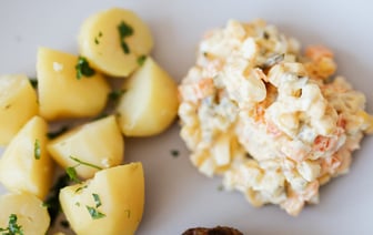 Три человека погибли, 18 получили ранения при обстреле города Селидово в Донецкой области