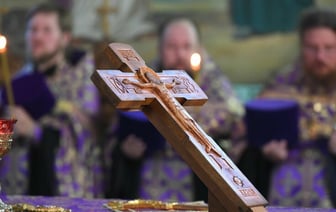 Что нельзя делать на Воздвижение Креста Господня 27 сентября? Вот зачем предки рисовали крестики на дверях — Видео