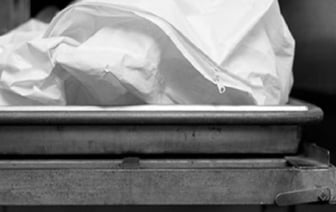 Гомельчанину сообщили о смерти матери. На отпевании оказалось, что в гробу лежит другая женщина, а его мать жива