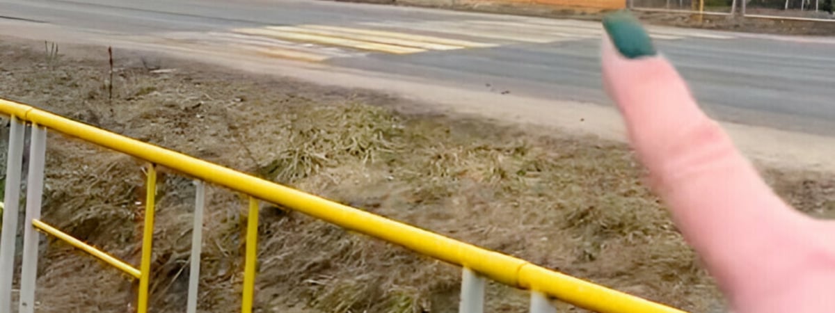 «Думала, что только в России такое» – В Солигорском районе открыли магазин, а дорожники перекрыли к нему доступ — Видео