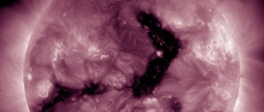 Магнитная буря началась на Земле из-за дыры на Солнце