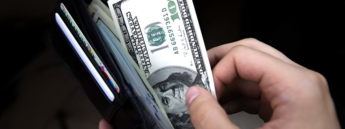 Доллар в Беларуси откатился до минимума за 2 месяца, а валюта РФ взлетела до максимума за 120 дней. Что с евро?