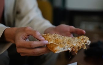 Мясо еще никогда не было таким мягким. Просто добавьте 3 столовые ложки этого ингредиента в гуляш — Полезно