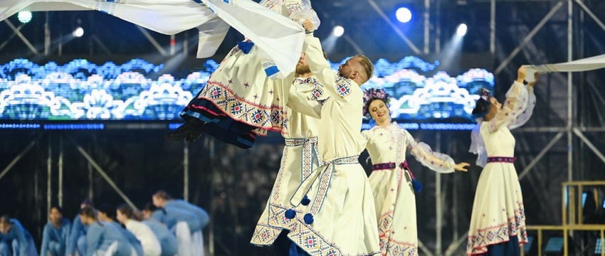Ярко, самобытно, масштабно. В Гомеле открылся «Сожскі карагод»
