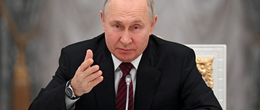 Владимир Путин предупреждает о "серьезных последствиях", если западное оружие попадет в Россию.