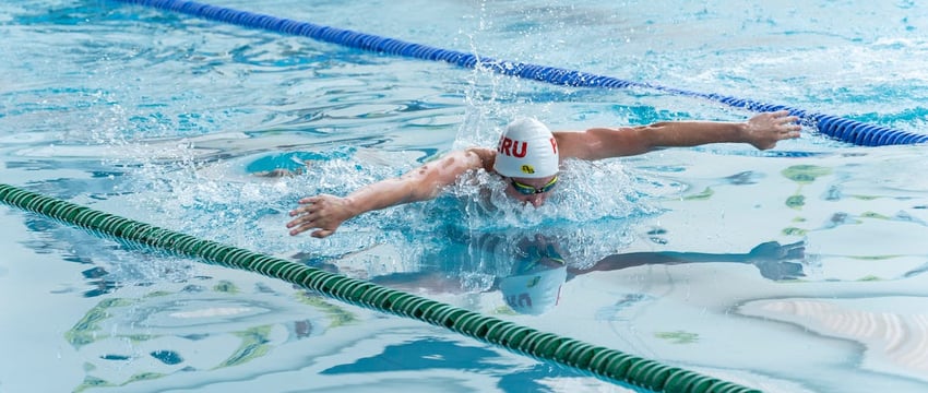 На чемпионате мира пловчиху из РБ заставили поменять купальник цвета госфлага