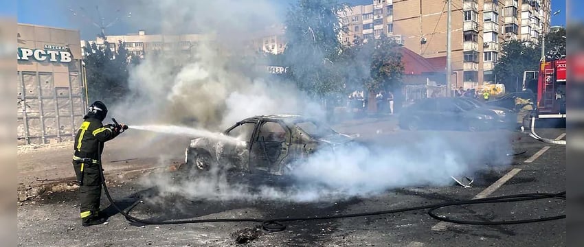 Россия заявляет, что отразила "массированную" атаку украинских беспилотников на электростанции.