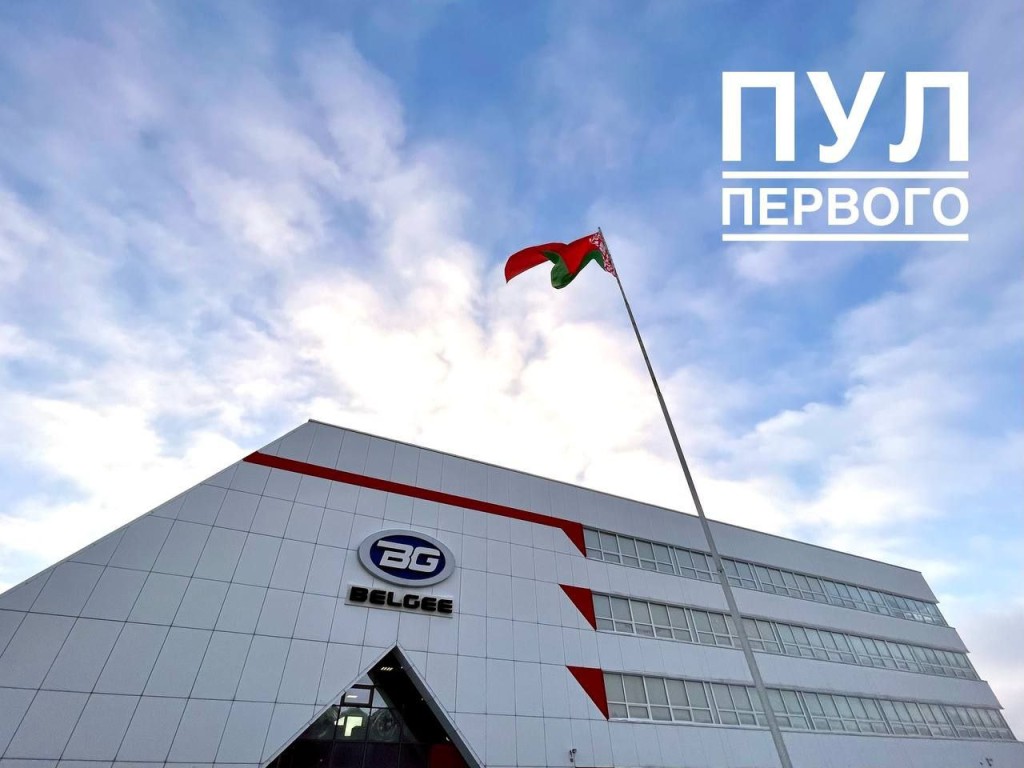 Лукашенко потребовал обеспечить белорусов отечественными машинами