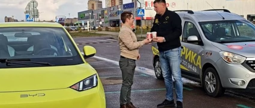 ДВС против электромобиля: брестчане устроили юморной батл