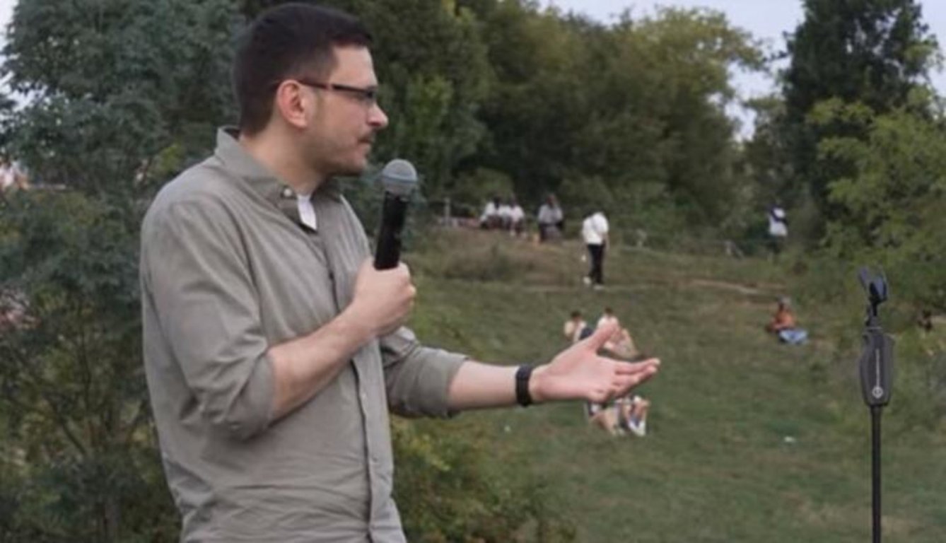 Илья Яшин на встрече со своими сторонниками в берлинском Мауэрпарке. 7 августа, Берлин, Германия. Скриншот трансляции