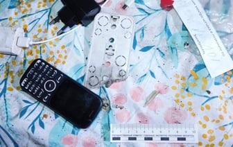 Он просто хотел зарядить телефон. 54-летнего мужчину убило ударом тока