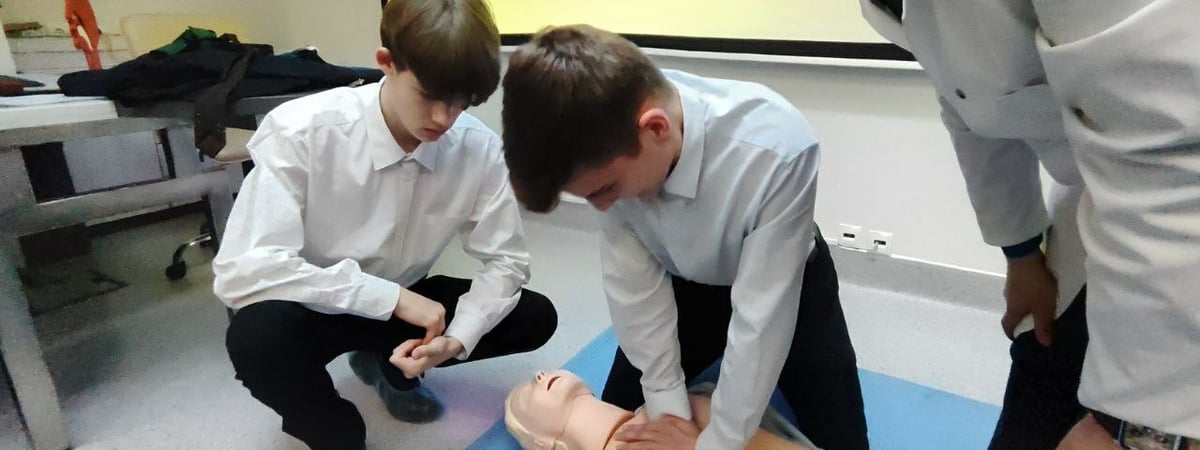 Белорусских старшеклассников по субботам решили учить делать искусственное дыхание и запускать сердце