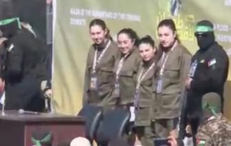 Израиль освободил 200 палестинских заключенных в обмен на четырех заложниц