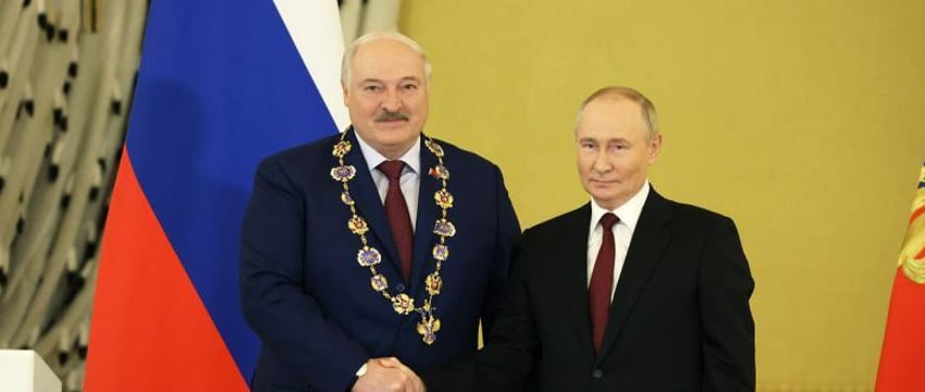 Путин вручил Лукашенко Орден Андрея Первозванного