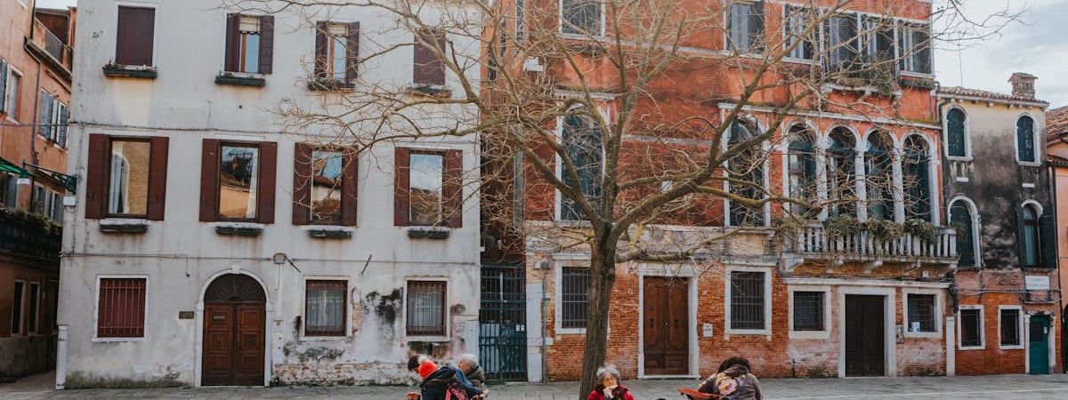 Площадь пожара на нефтебазе в Краснодарском крае увеличилась вдвое