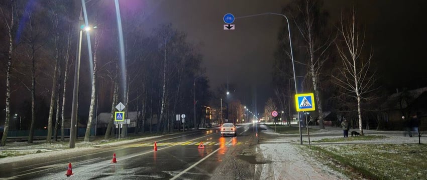 В Кировске легковушка сбила на пешеходном переходе двух 14-летних девочек