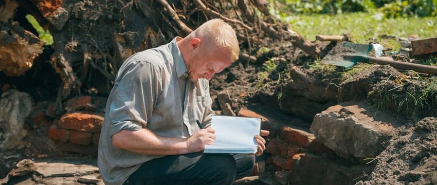 В Гомеле под корнями упавшего дерева нашли чашу старинного фонтана
