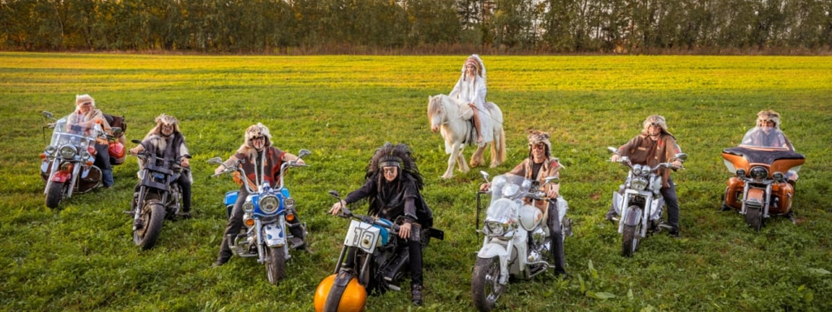 Реставрирует иконы, дает концерты и гоняет на мотоцикле Марадоны — многоликое творчество Олега Орлова