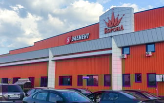 В магазинах сети «Корона» теперь нельзя платить за покупки смартфоном