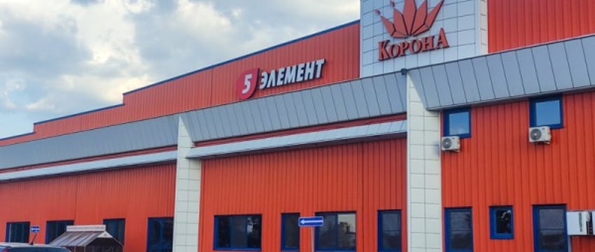 В магазинах сети «Корона» теперь нельзя платить за покупки смартфоном