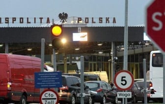 Польша не впускает в Беларусь ряд авто на транзитных номерах