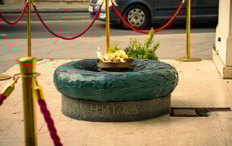 В Подмосковье люди прыгали из окон, спасаясь от огня в здании НИИ «Платан» — Видео