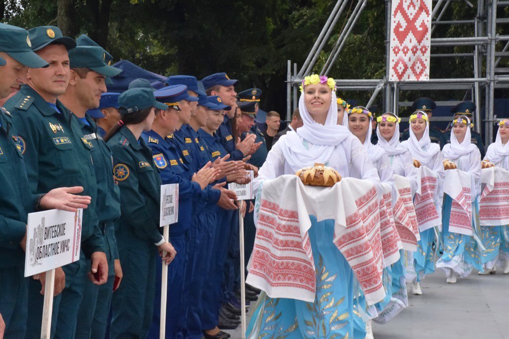 Показательные выступления МЧС в Бресте. Видео и фото