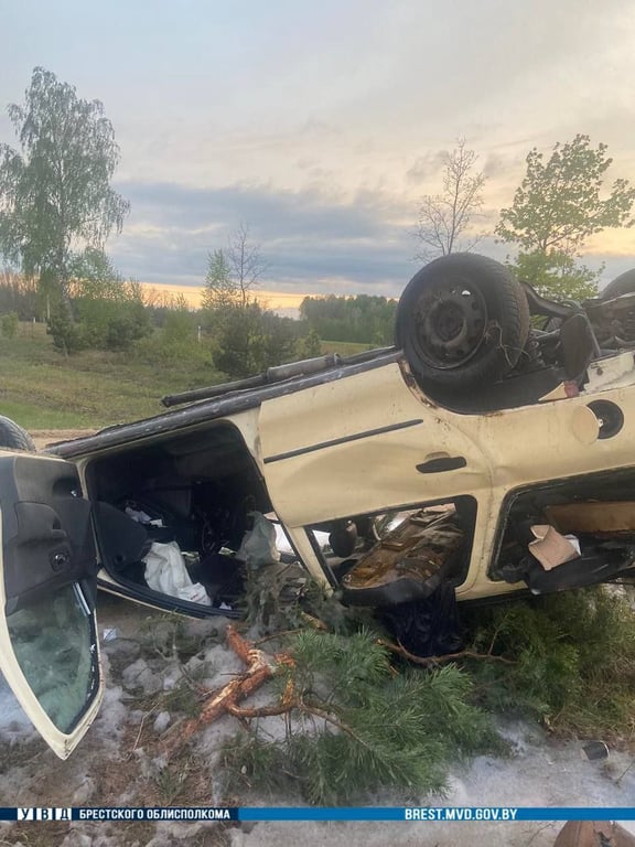 В Пинском районе пьяный водитель Ford врезался в автобус. Есть видео