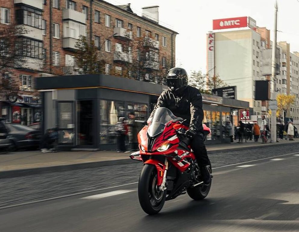 Брестчанин заказал BMW S1000 RR из США и сделал его звездой Instagram