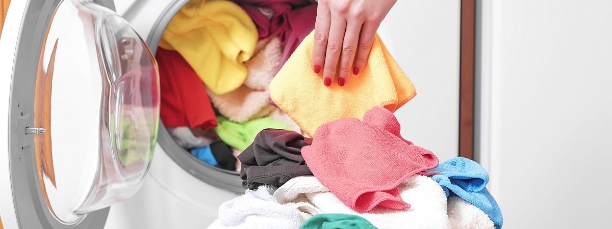 Когда кухонные полотенца можно стирать вместе с одеждой? Эти 4 простых правила помогут избежать проблем — Полезно