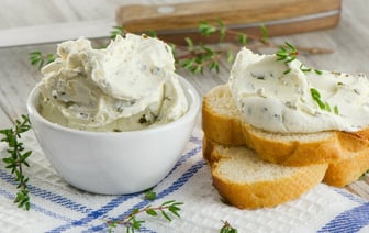 Больше никакого творожного сыра из магазина. Нашли вкусный рецепт домашней намазки из 5 ингредиентов — Полезно