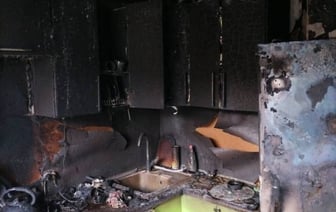 В Лиде дети пытались приготовить сосиски и сожгли квартиру