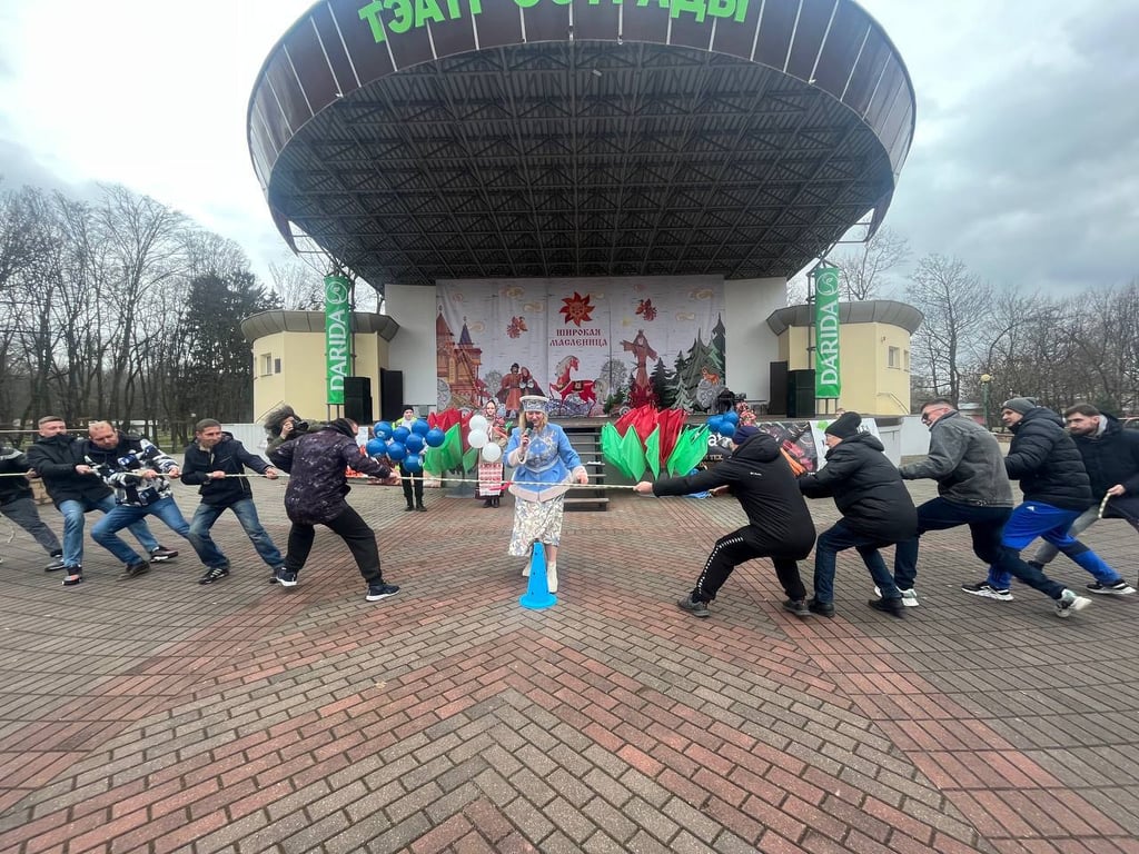 В Бресте проходят народные гуляния «Широкая масленица»