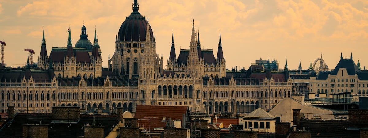 Европарламент хочет судиться с Еврокомиссией из-за размороженных миллиардов для Венгрии