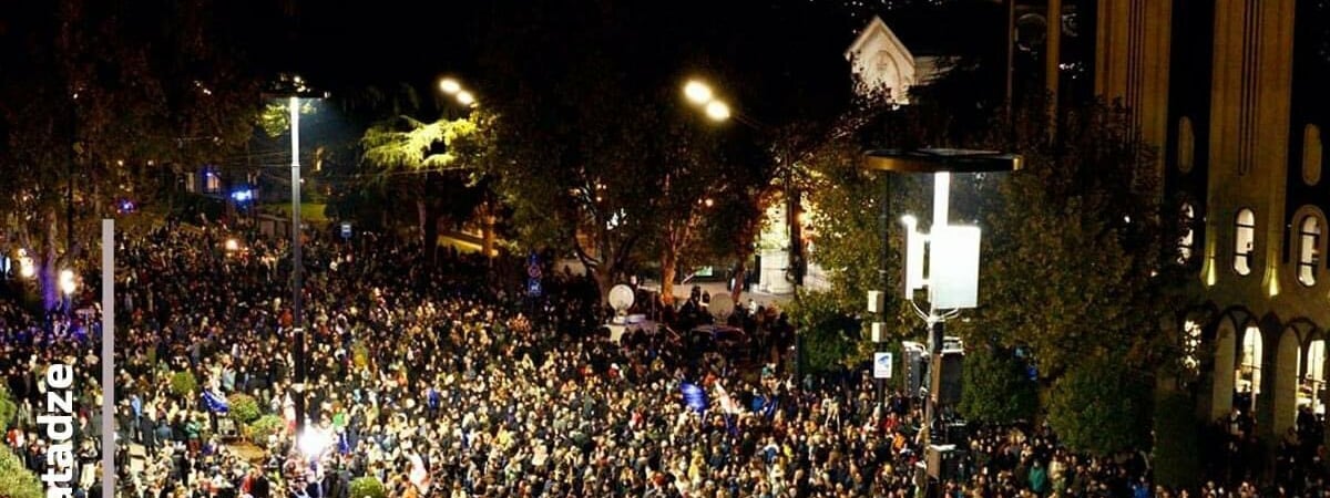 «Мы должны быть на каждой площади» — Один из лидеров оппозиции призвал грузин охватить протестами весь Тбилиси — Видео