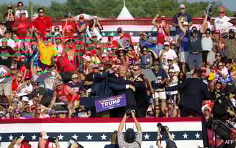 Момент нападения на Трампа на митинге