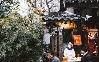 Китай обещает открыть рынки для иностранцев и поддержать Гонконг