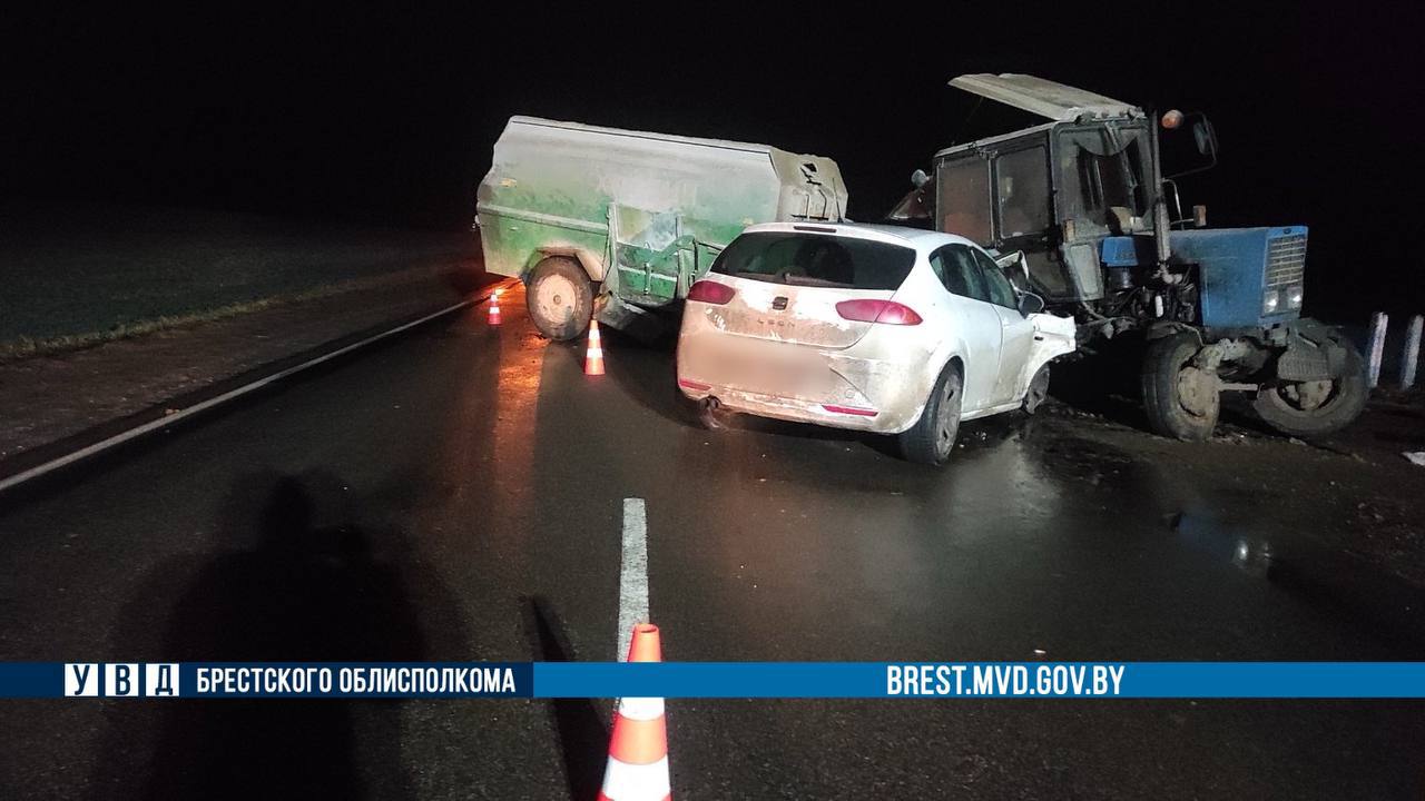 В Каменецком районе произошло ДТП с участием трактора и легкового автомобиля
