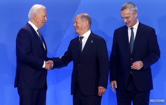 "Оговорки случаются": Союзники НАТО насмехаются над Джо Байденом