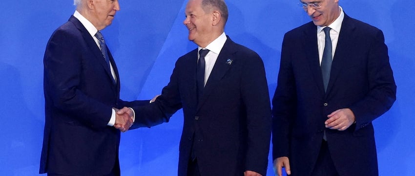 "Оговорки случаются": Союзники НАТО насмехаются над Джо Байденом