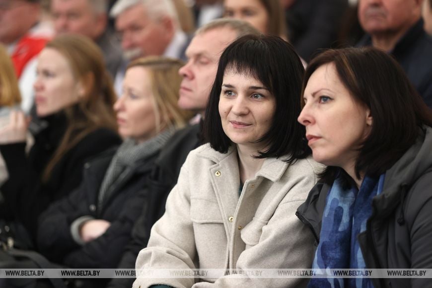 В Пинске открыли крытые теннисные корты