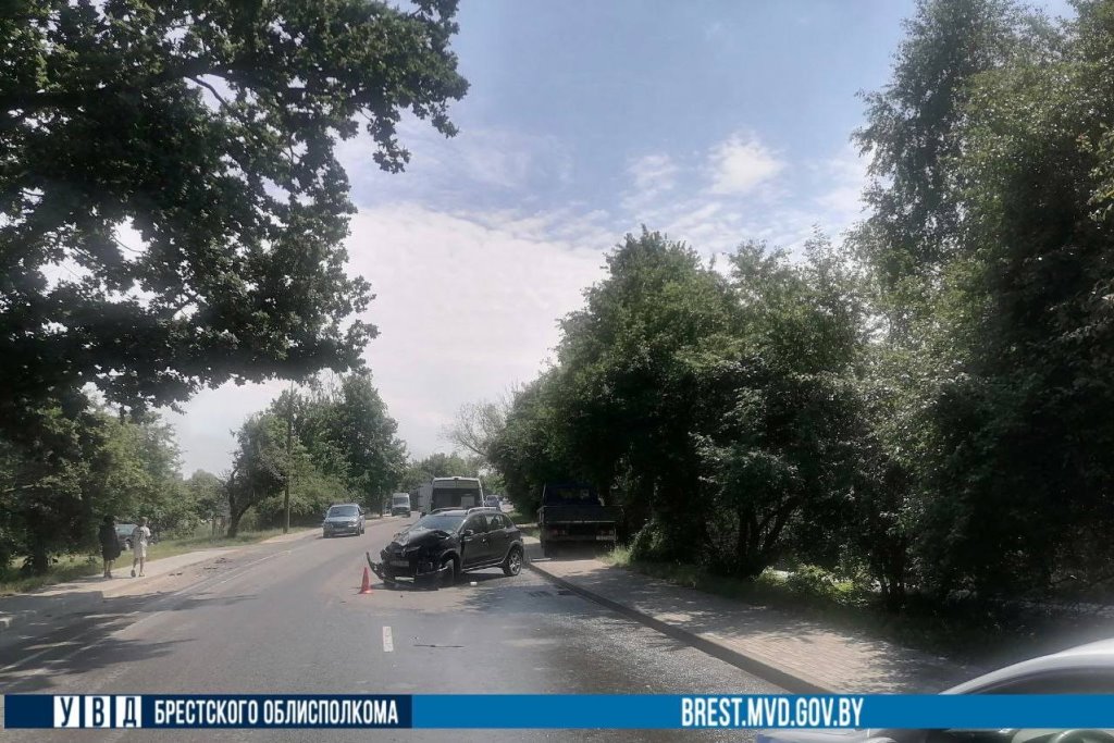 В Бресте произошло ДТП с участием легковушки и двух маршруток