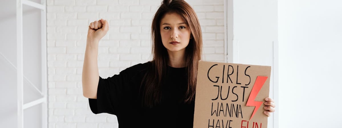 В Лондоне сотни людей протестовали против создания "мега-посольства" Китая