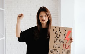 В Лондоне сотни людей протестовали против создания "мега-посольства" Китая