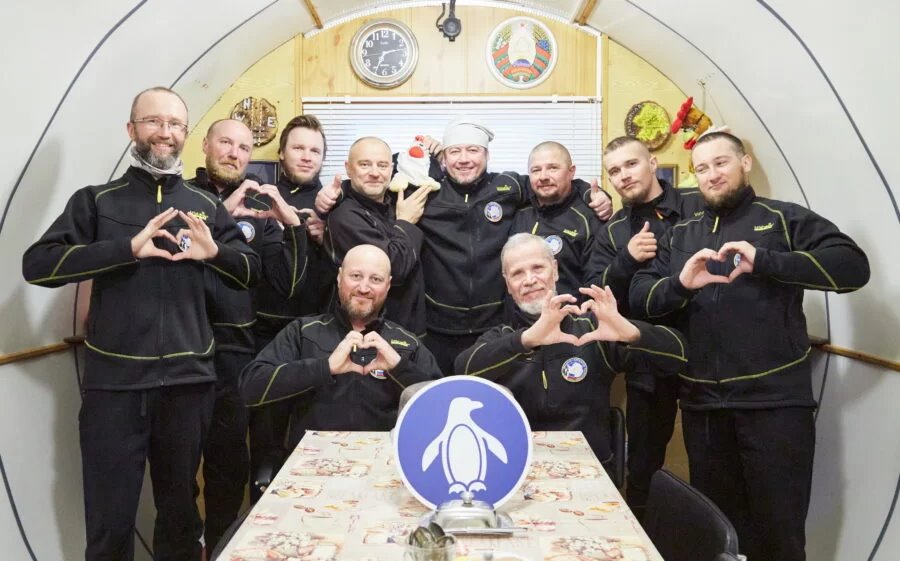 Белорусские полярники прислали из Антарктиды поздравление женщинам республики с 8 Марта