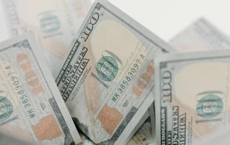 Пенсионерка отдала 760 тысяч евро мошенникам, но их 16‑летний курьер был задержан