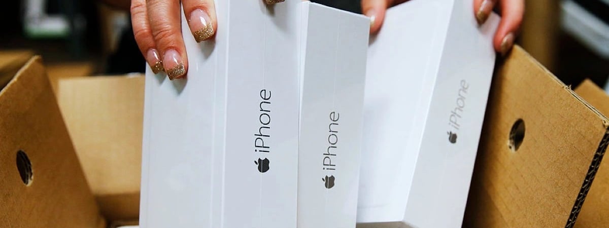 Apple срочно вывезла из Индии 1,5 млн айфонов в попытке обойти новые тарифы Трампа. Что будет с ценой?