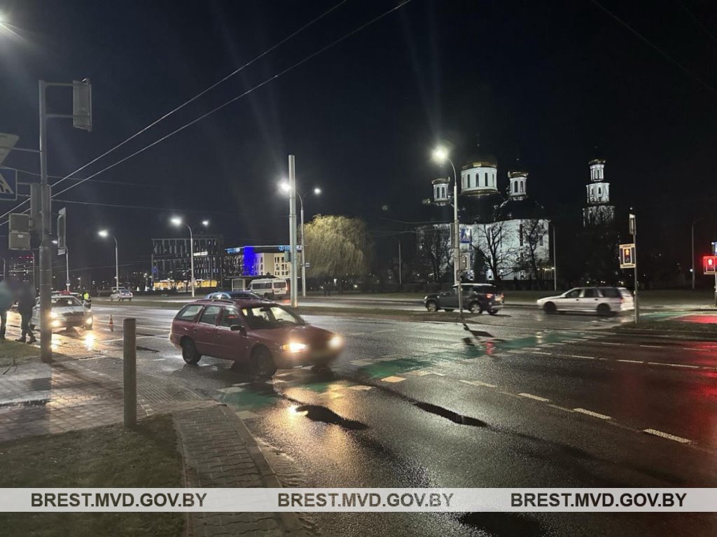 В Бресте водитель Ford сбил 77-летнего пешехода